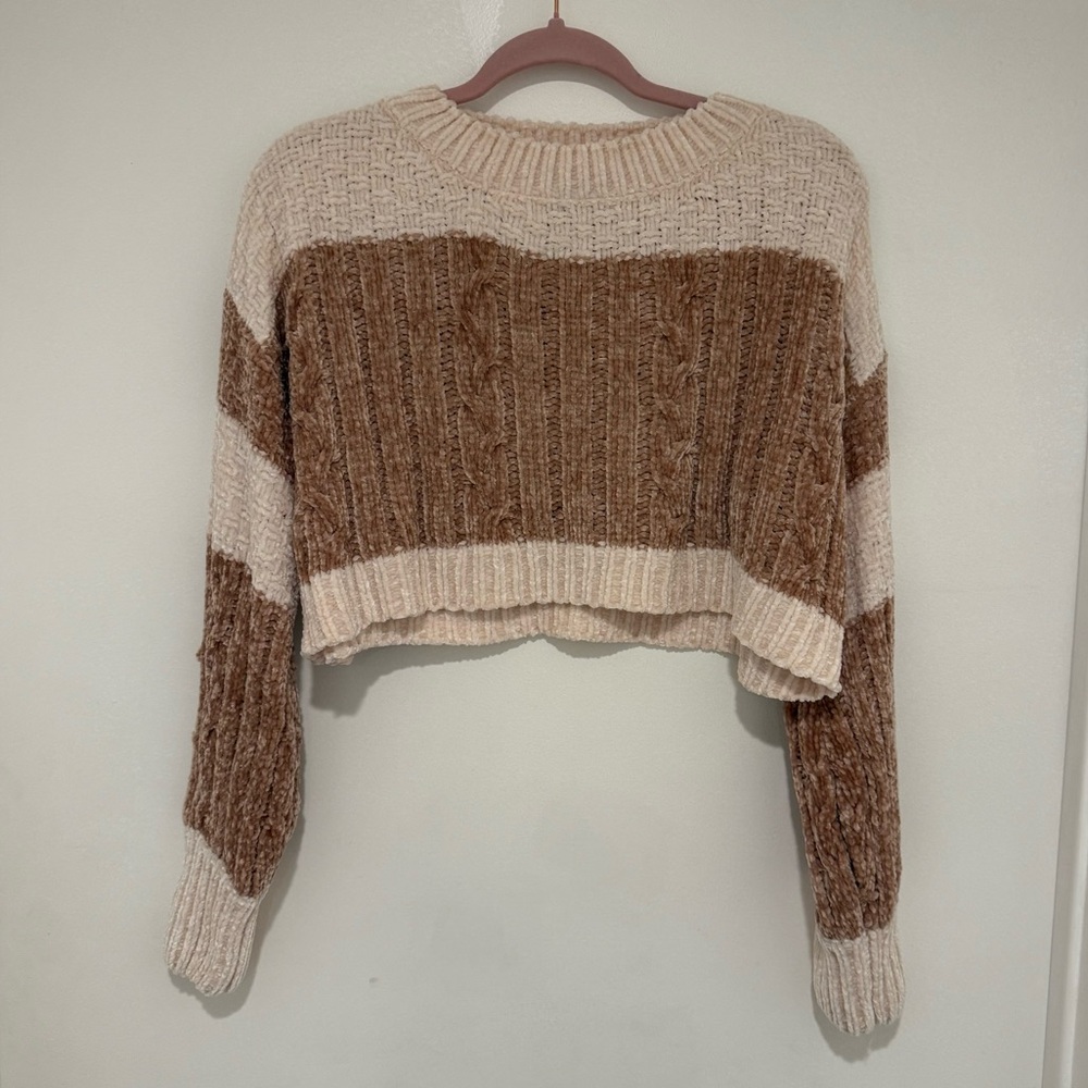 3/$30 Windsor Cropped Chenille Sweater Small 🤎